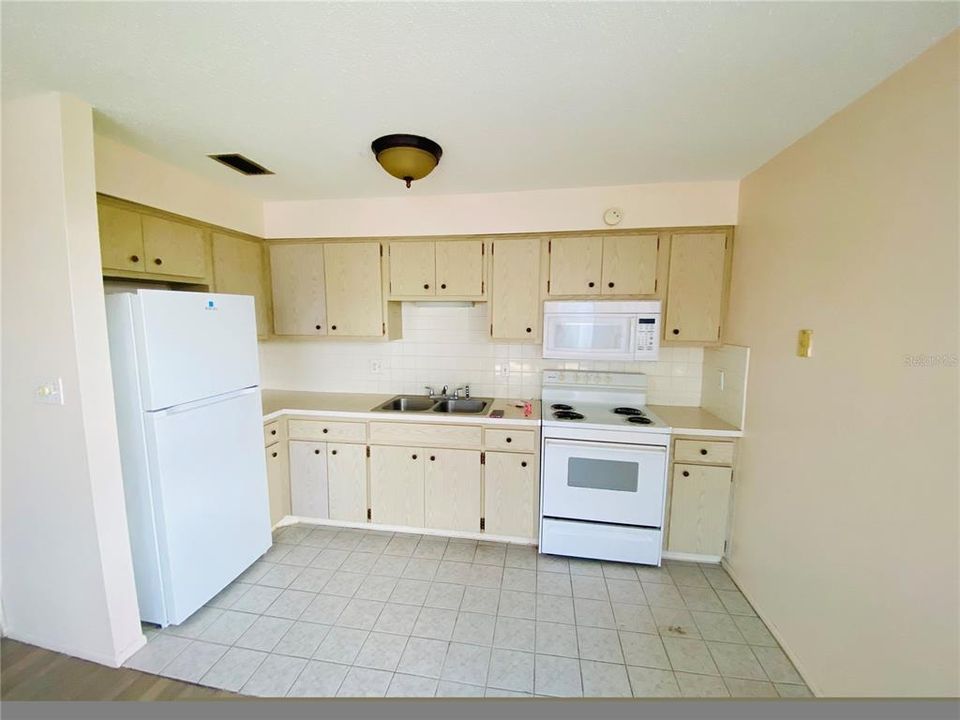 Activo con contrato: $1,199 (2 camas, 1 baños, 825 Pies cuadrados)