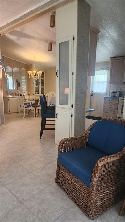 На продажу: $125,000 (2 спален, 2 ванн, 959 Квадратных фут)