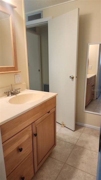 На продажу: $125,000 (2 спален, 2 ванн, 959 Квадратных фут)