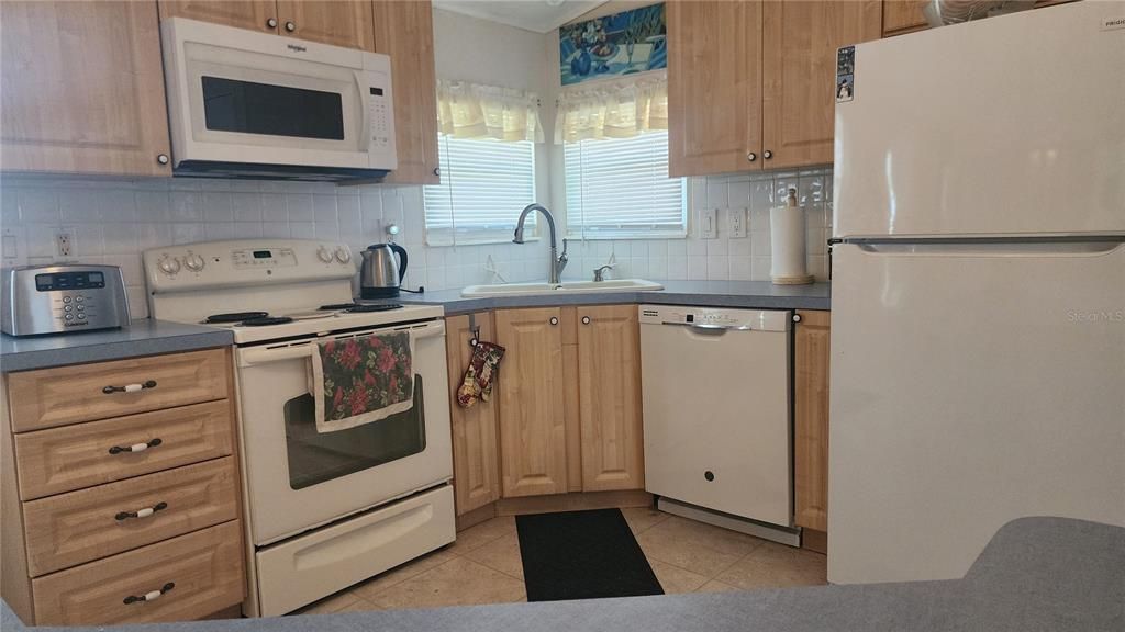 На продажу: $125,000 (2 спален, 2 ванн, 959 Квадратных фут)