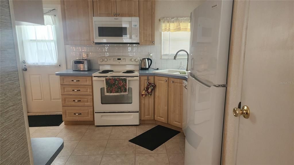 На продажу: $125,000 (2 спален, 2 ванн, 959 Квадратных фут)