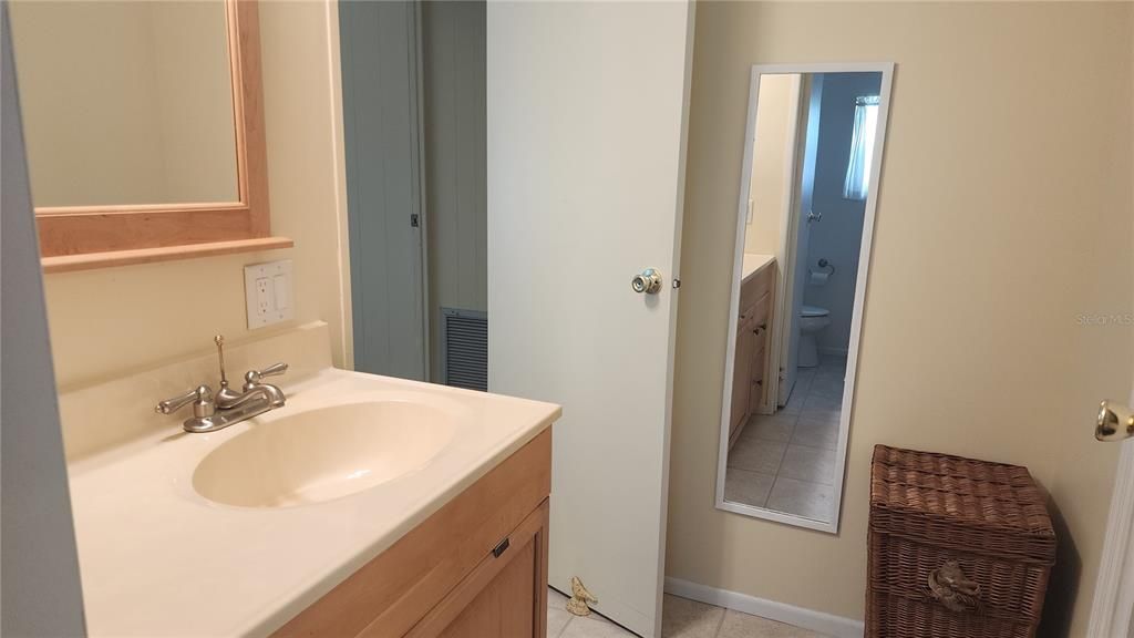 На продажу: $125,000 (2 спален, 2 ванн, 959 Квадратных фут)