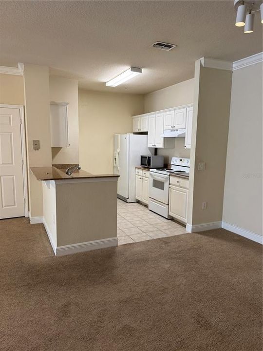 For Rent: $1,450 (1 beds, 1 baths, 838 Square Feet)