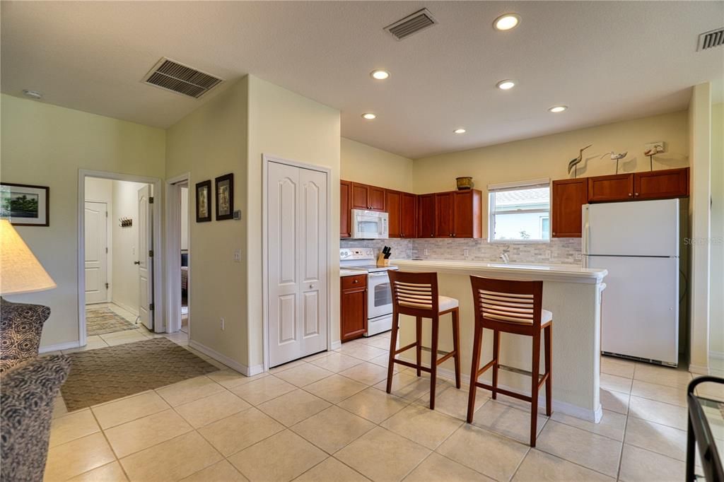 For Sale: $415,000 (2 beds, 2 baths, 1699 Square Feet)