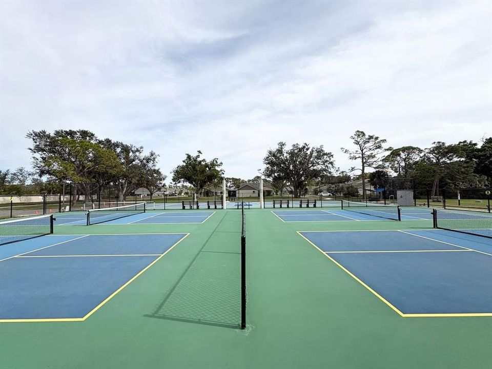 For Sale: $415,000 (2 beds, 2 baths, 1699 Square Feet)