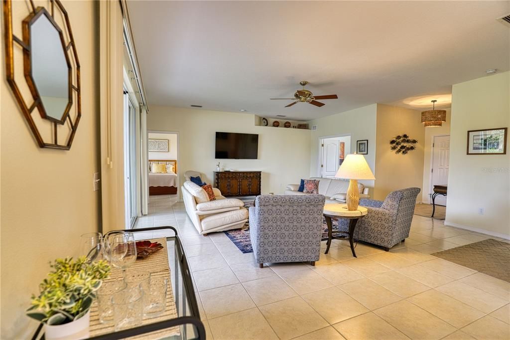 For Sale: $415,000 (2 beds, 2 baths, 1699 Square Feet)