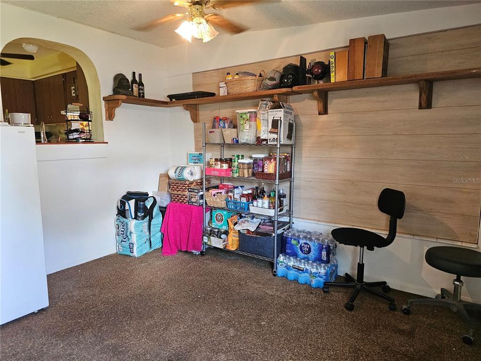 待售: $180,000 (2 贝兹, 2 浴室, 1332 平方英尺)