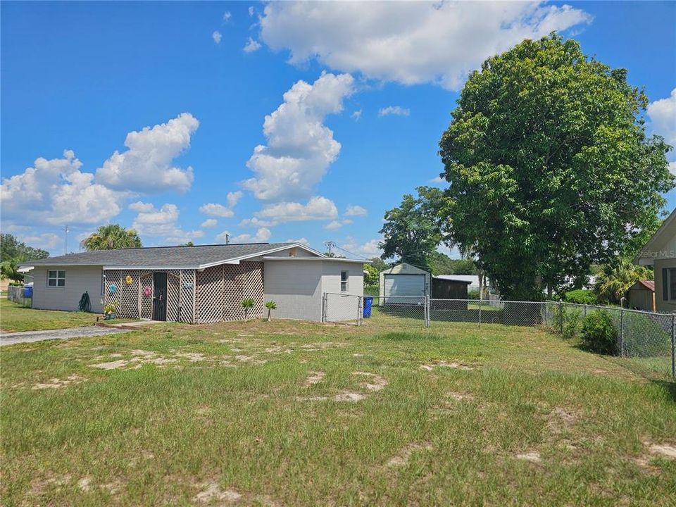 待售: $180,000 (2 贝兹, 2 浴室, 1332 平方英尺)