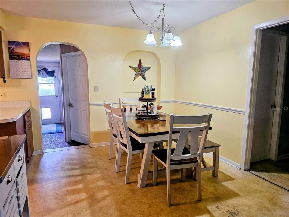 待售: $180,000 (2 贝兹, 2 浴室, 1332 平方英尺)