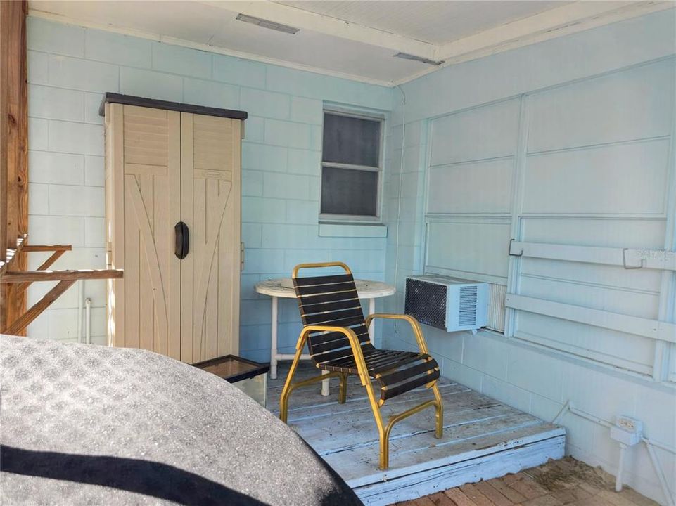 待售: $180,000 (2 贝兹, 2 浴室, 1332 平方英尺)