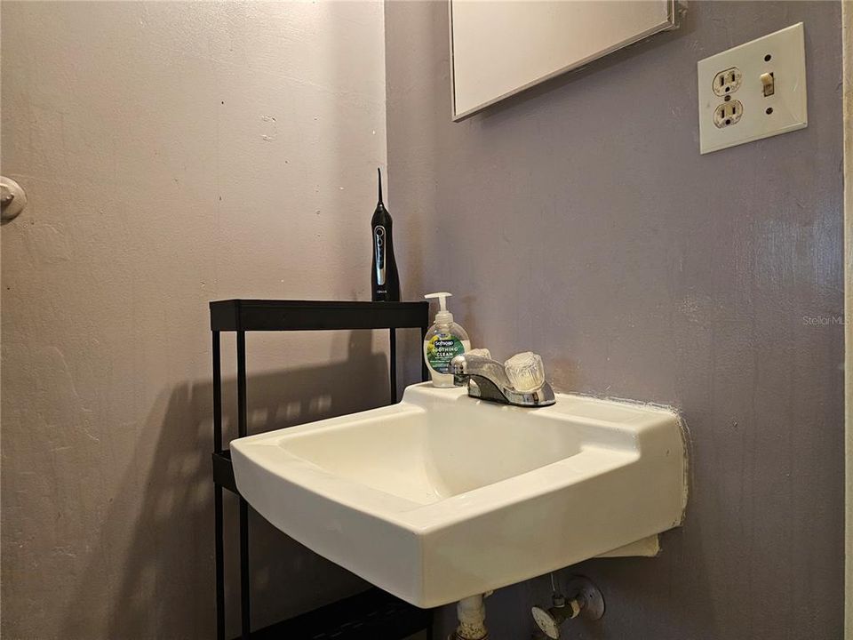 待售: $180,000 (2 贝兹, 2 浴室, 1332 平方英尺)