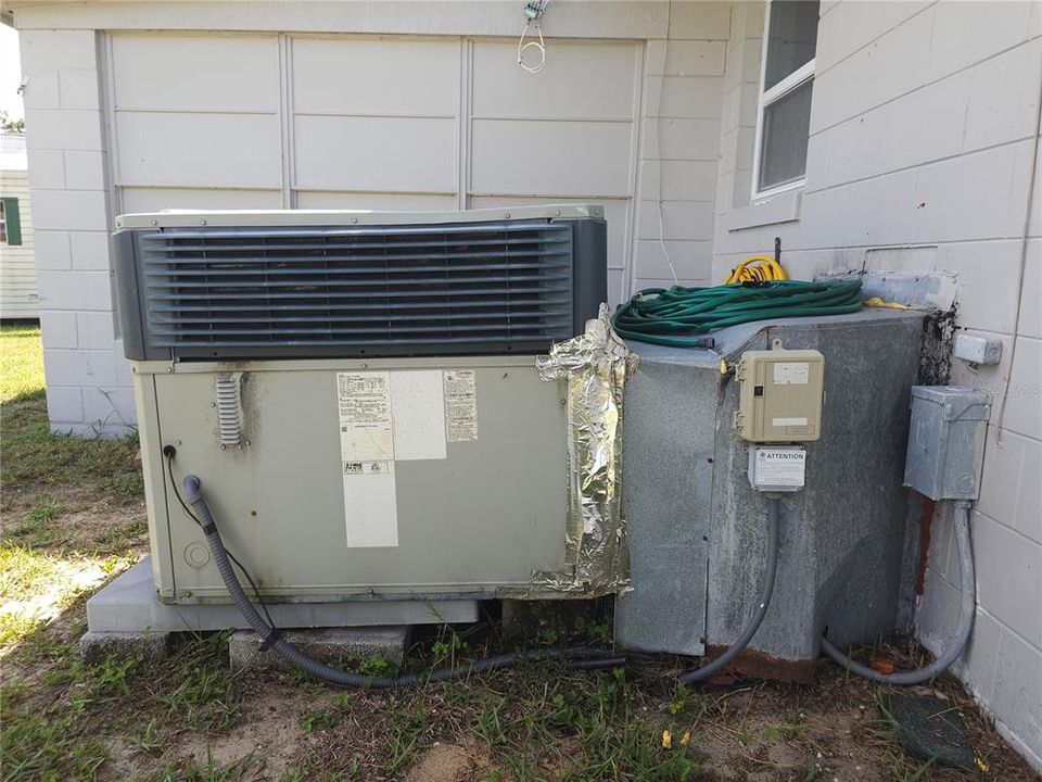 待售: $180,000 (2 贝兹, 2 浴室, 1332 平方英尺)