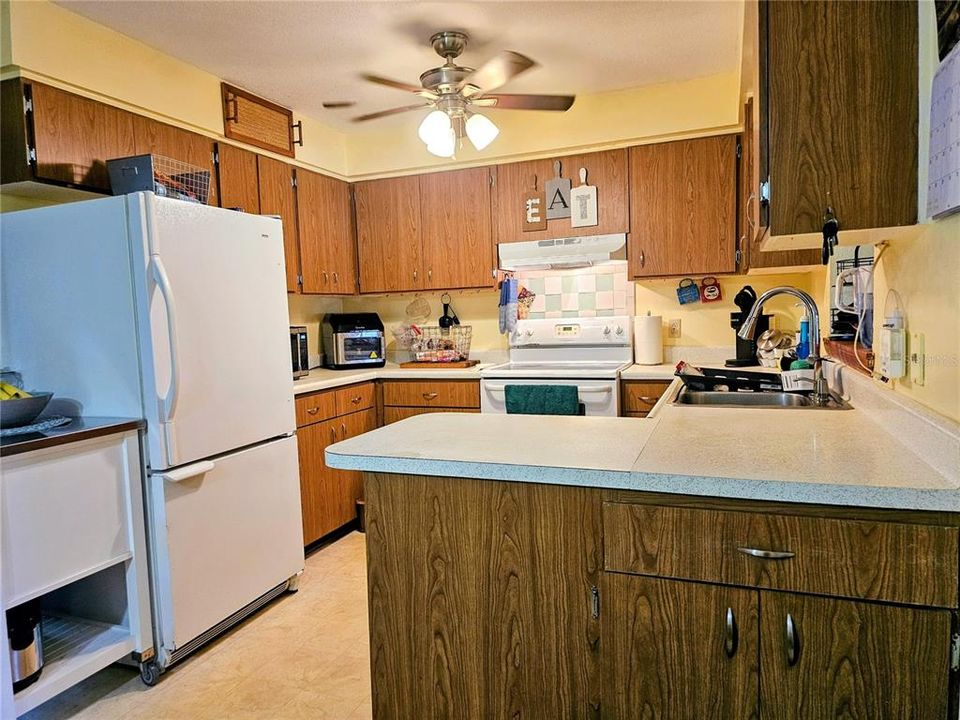 待售: $180,000 (2 贝兹, 2 浴室, 1332 平方英尺)