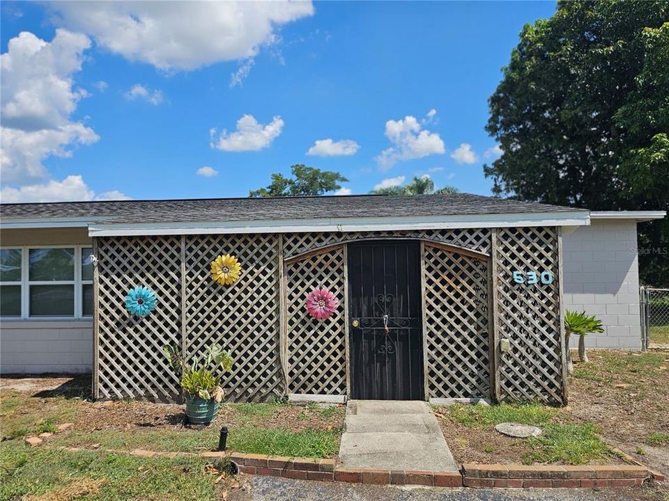 待售: $180,000 (2 贝兹, 2 浴室, 1332 平方英尺)