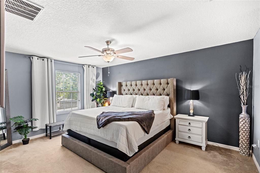 Activo con contrato: $495,000 (4 camas, 2 baños, 2214 Pies cuadrados)