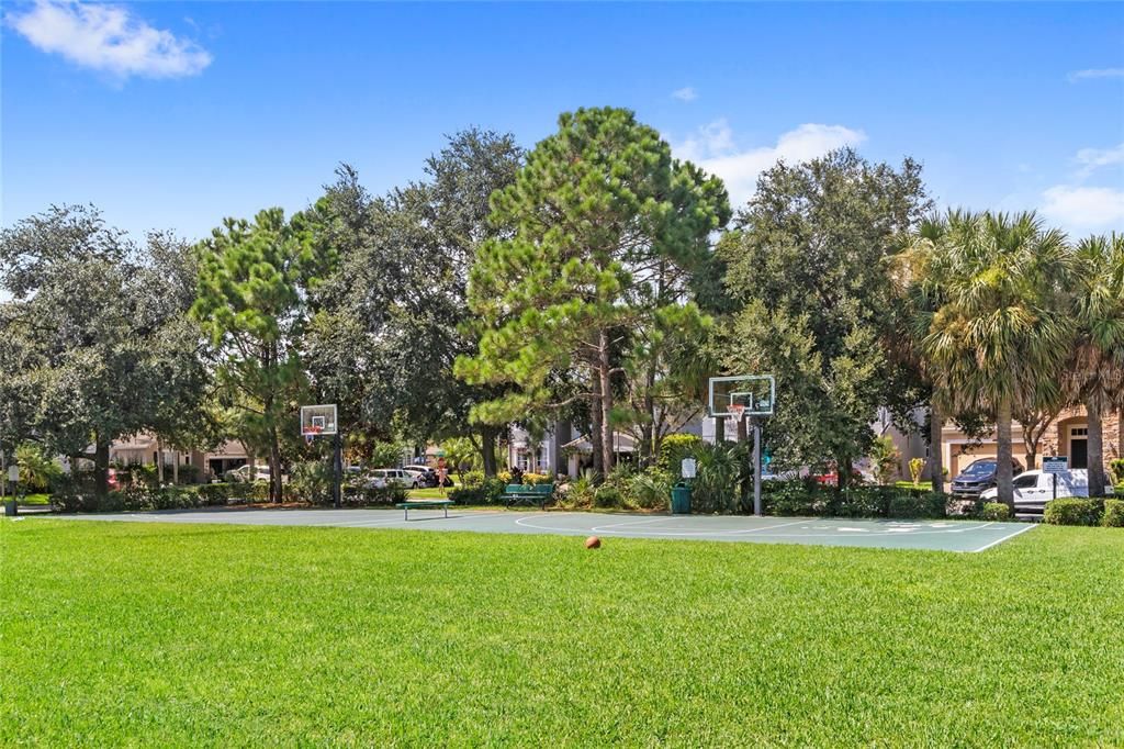 Activo con contrato: $495,000 (4 camas, 2 baños, 2214 Pies cuadrados)