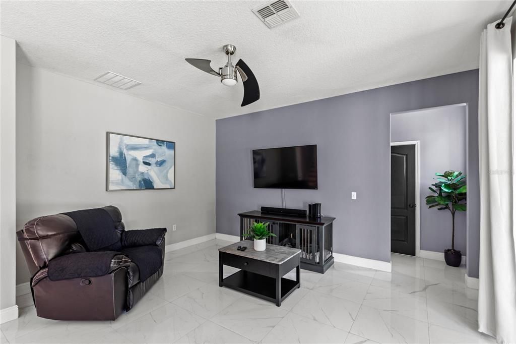 Activo con contrato: $495,000 (4 camas, 2 baños, 2214 Pies cuadrados)