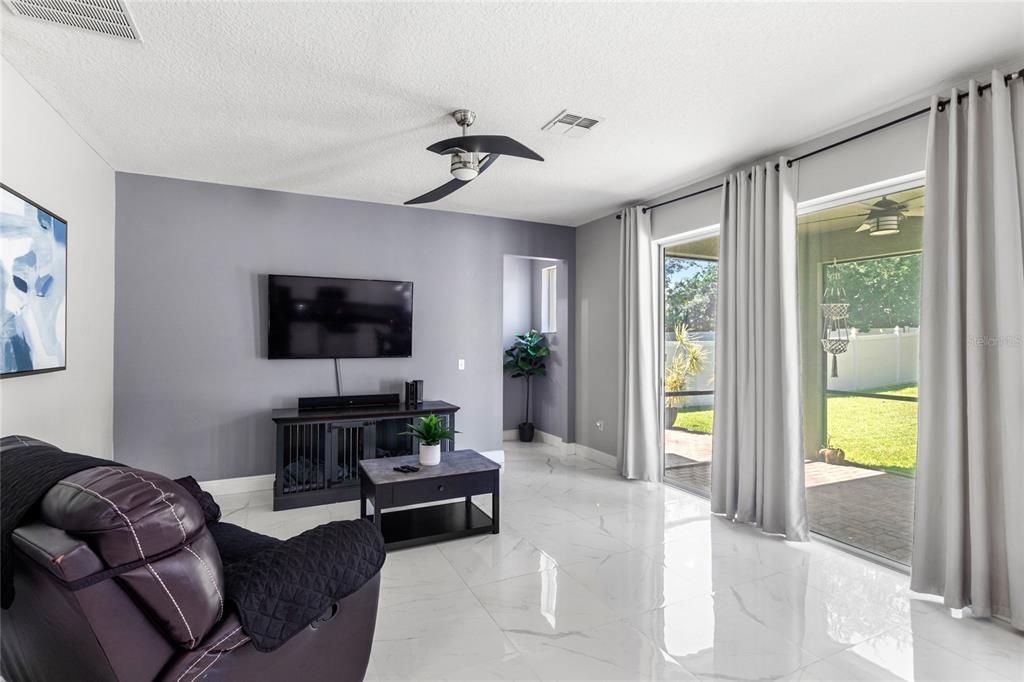 Activo con contrato: $495,000 (4 camas, 2 baños, 2214 Pies cuadrados)