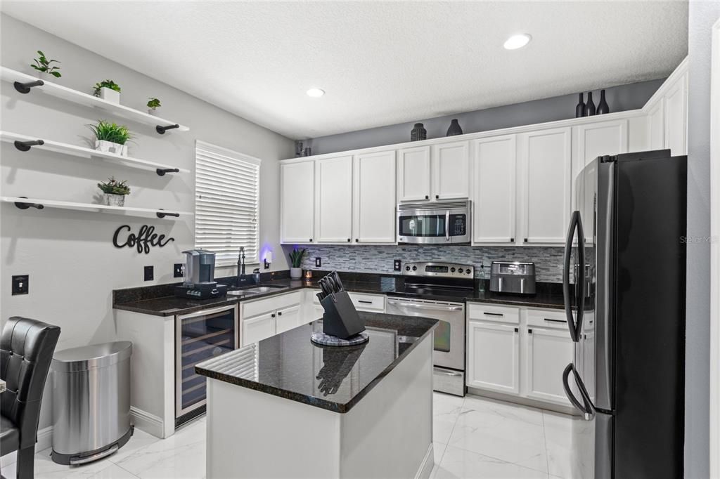 Activo con contrato: $495,000 (4 camas, 2 baños, 2214 Pies cuadrados)