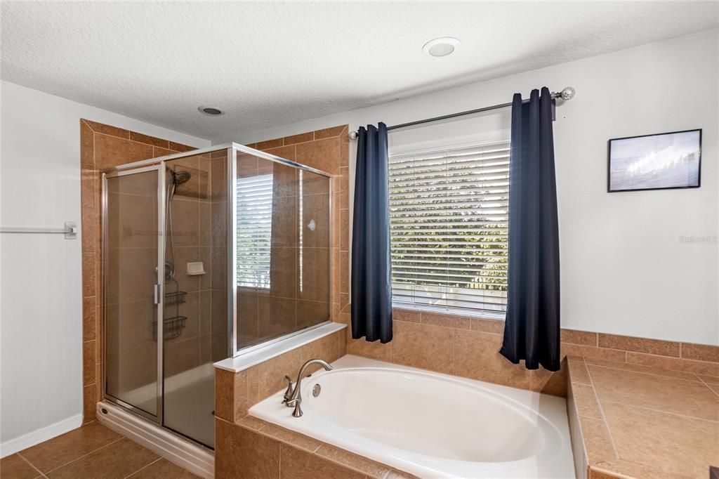 Activo con contrato: $495,000 (4 camas, 2 baños, 2214 Pies cuadrados)