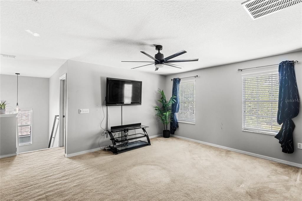 Activo con contrato: $495,000 (4 camas, 2 baños, 2214 Pies cuadrados)