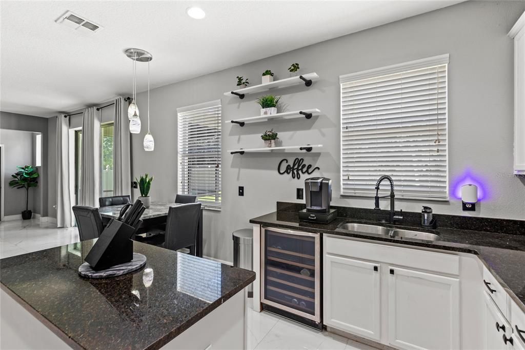 Activo con contrato: $495,000 (4 camas, 2 baños, 2214 Pies cuadrados)