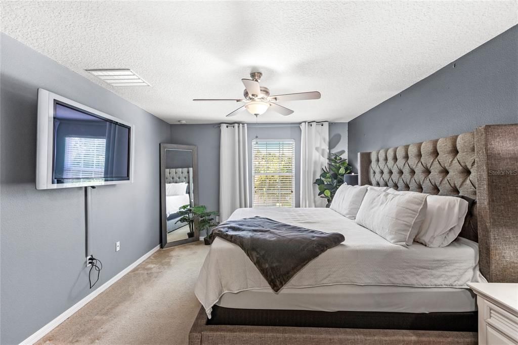 Activo con contrato: $495,000 (4 camas, 2 baños, 2214 Pies cuadrados)