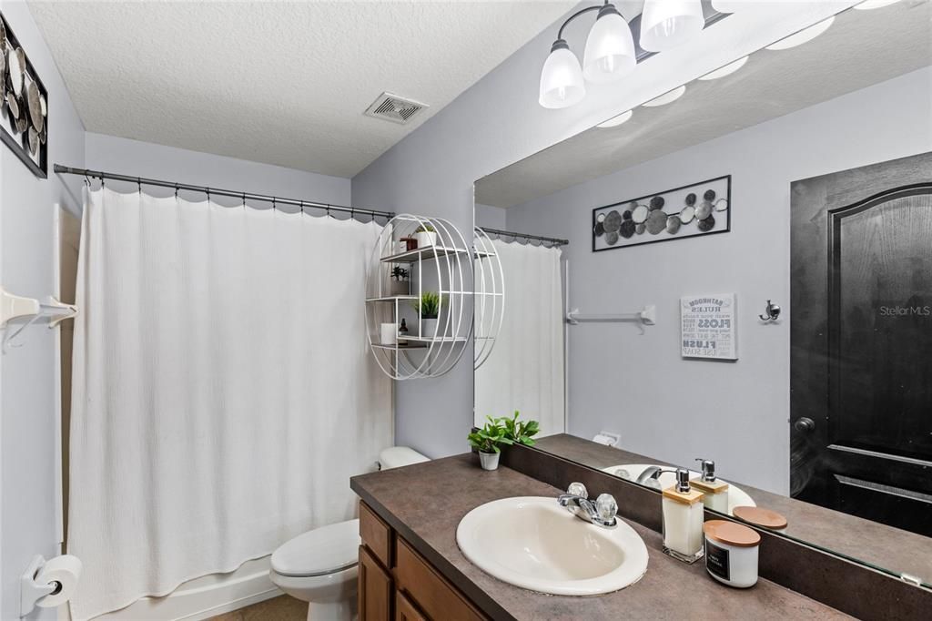 Activo con contrato: $495,000 (4 camas, 2 baños, 2214 Pies cuadrados)