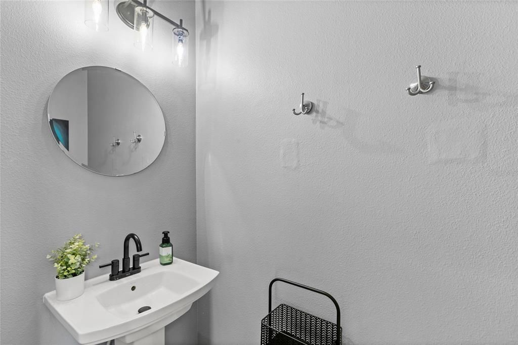 Activo con contrato: $495,000 (4 camas, 2 baños, 2214 Pies cuadrados)