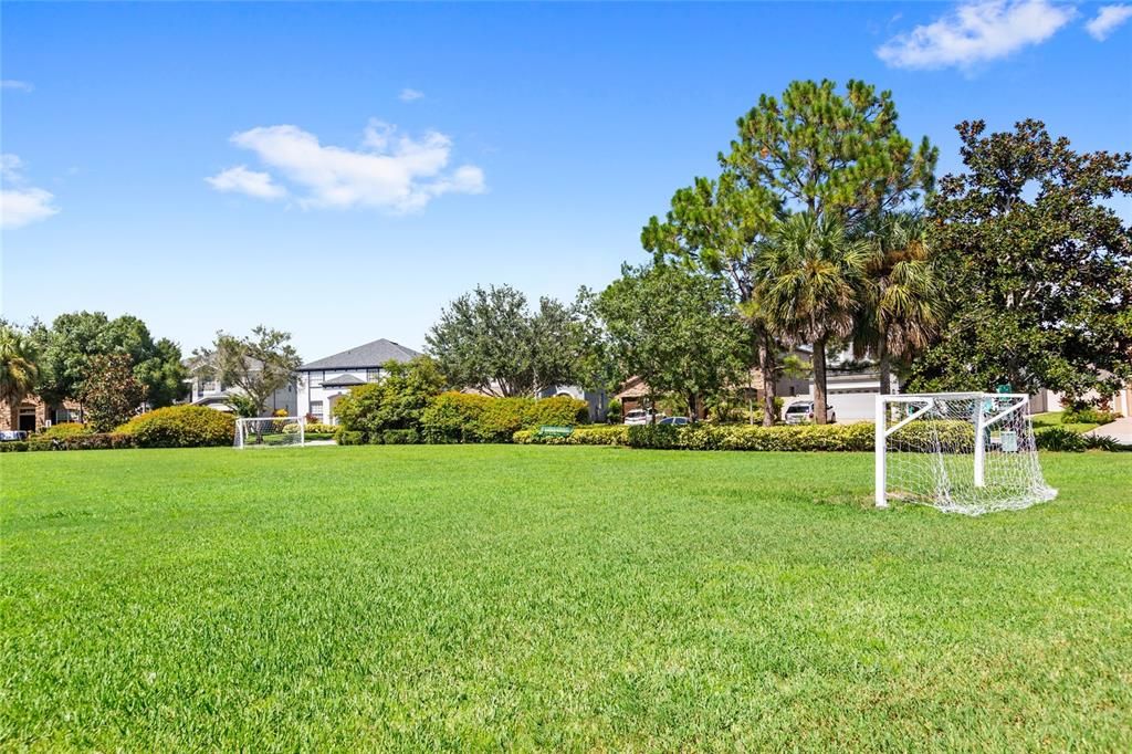 Activo con contrato: $495,000 (4 camas, 2 baños, 2214 Pies cuadrados)