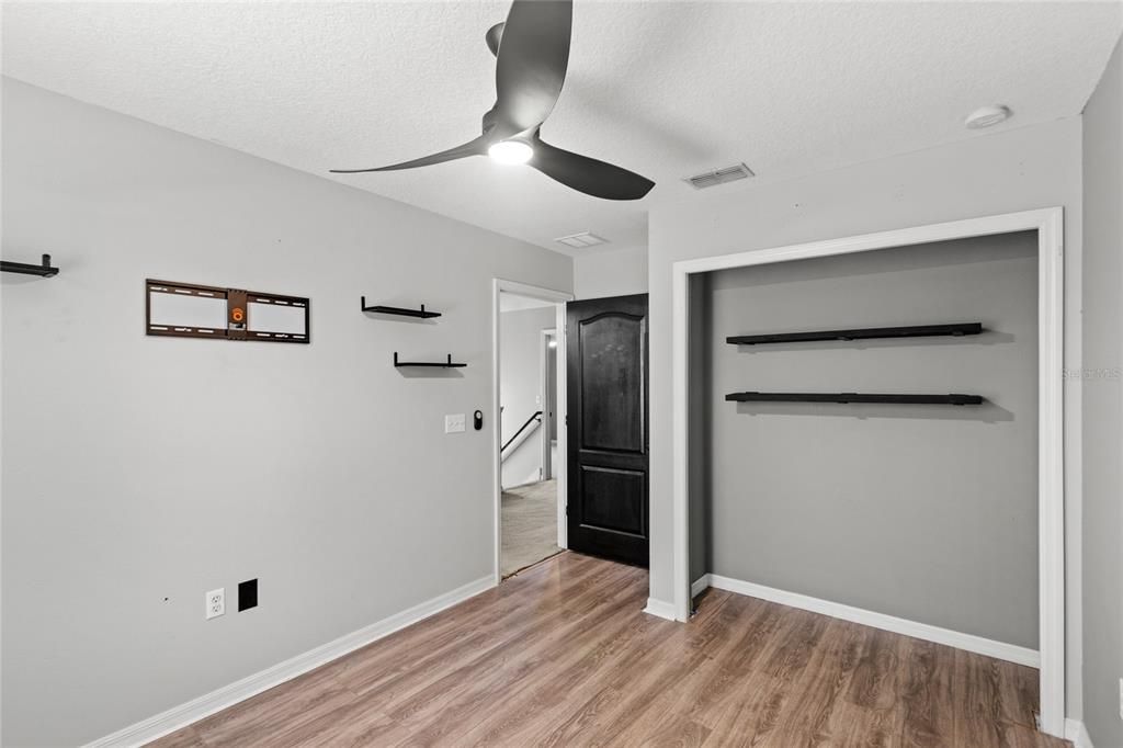 Activo con contrato: $495,000 (4 camas, 2 baños, 2214 Pies cuadrados)