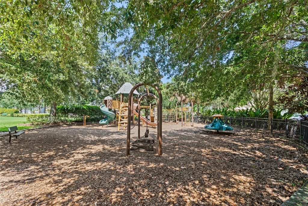 Activo con contrato: $495,000 (4 camas, 2 baños, 2214 Pies cuadrados)