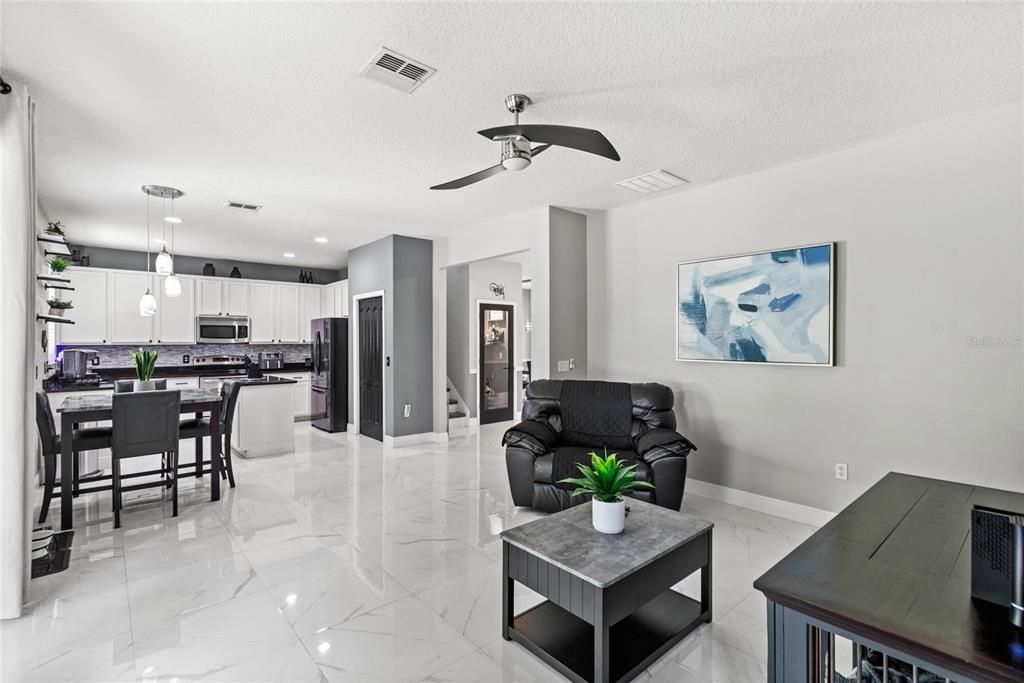 Activo con contrato: $495,000 (4 camas, 2 baños, 2214 Pies cuadrados)