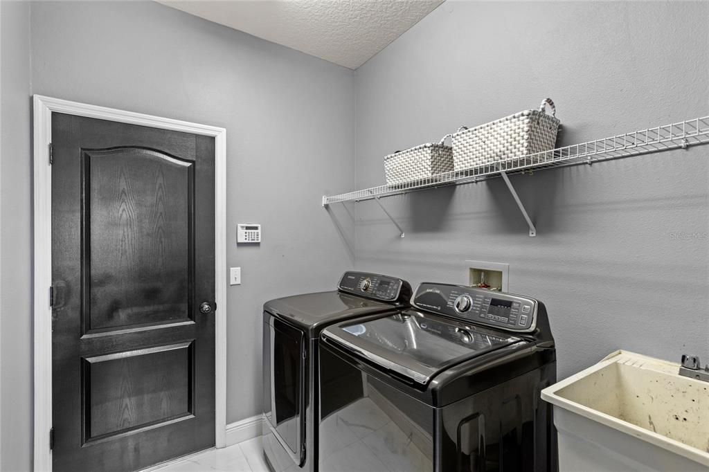 Activo con contrato: $495,000 (4 camas, 2 baños, 2214 Pies cuadrados)