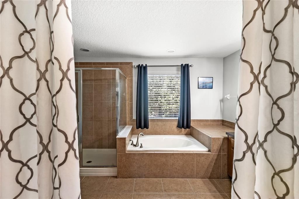 Activo con contrato: $495,000 (4 camas, 2 baños, 2214 Pies cuadrados)