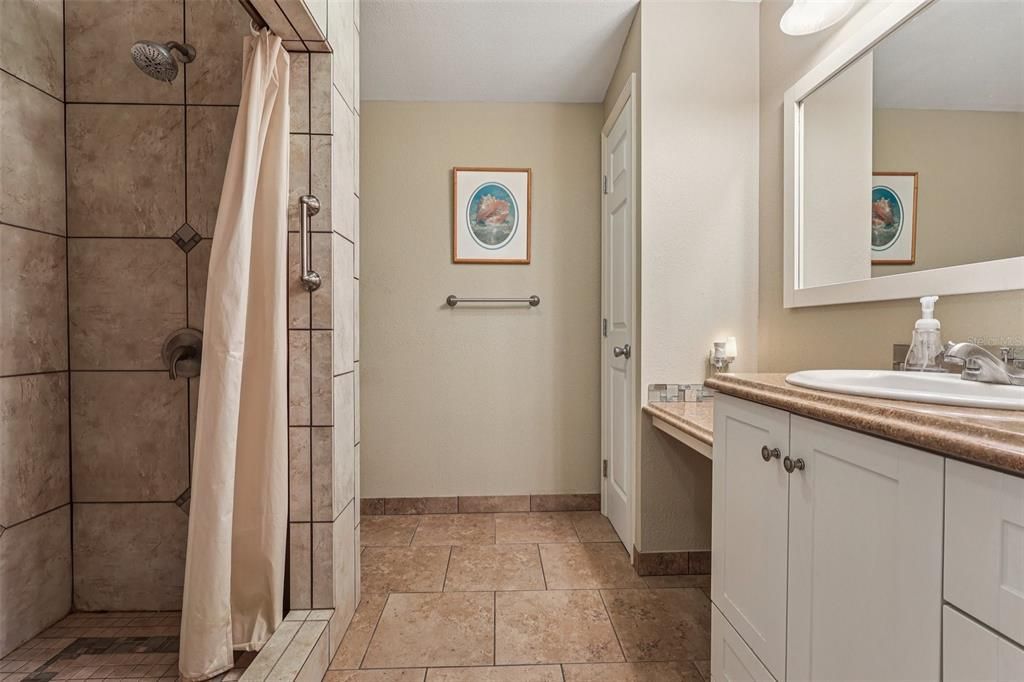 Activo con contrato: $224,900 (2 camas, 2 baños, 1388 Pies cuadrados)