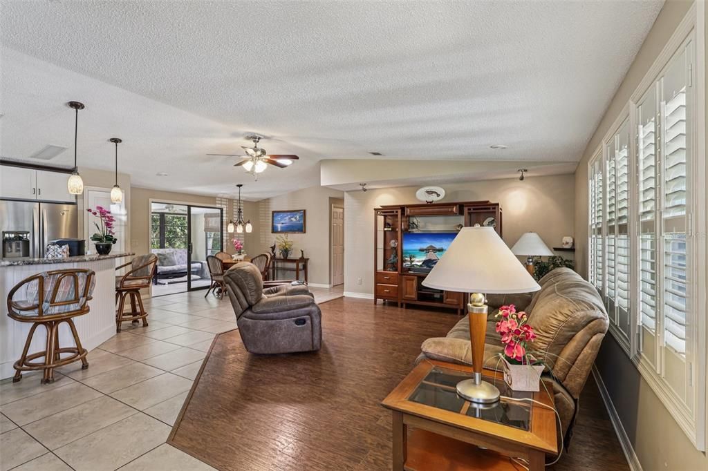 Activo con contrato: $224,900 (2 camas, 2 baños, 1388 Pies cuadrados)