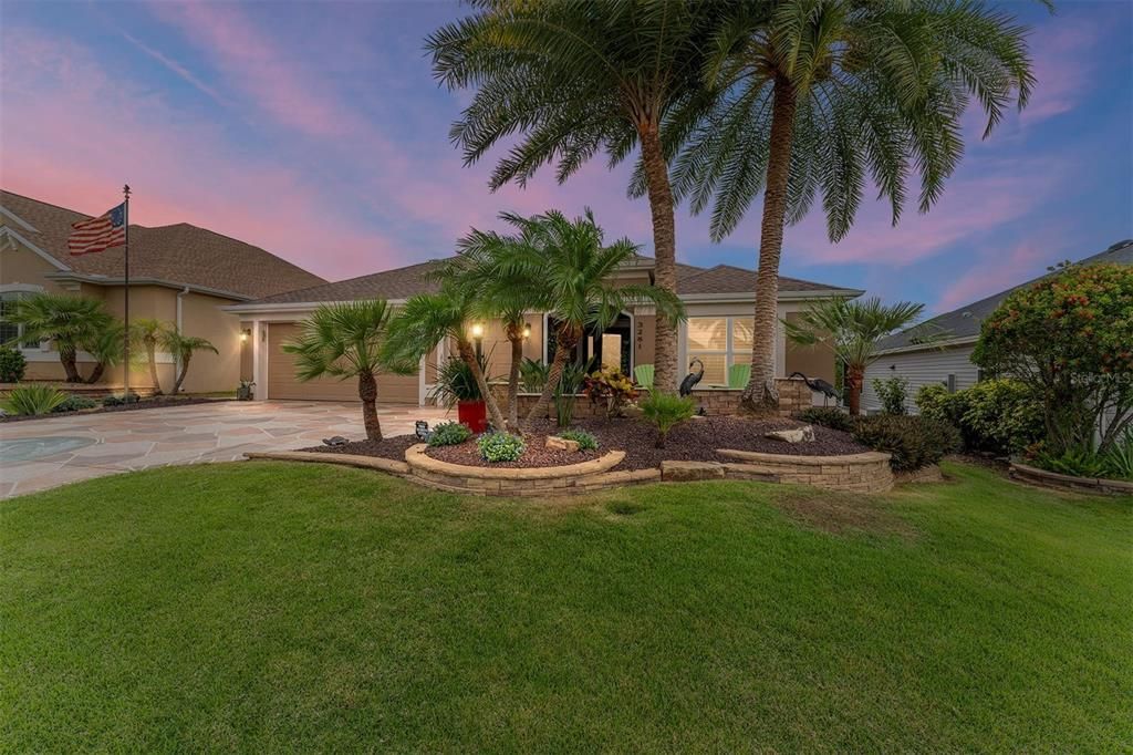 Недавно продано: $529,900 (3 спален, 2 ванн, 1903 Квадратных фут)