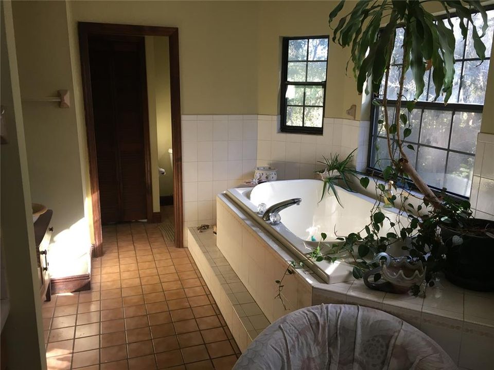 For Sale: $1,800,000 (3 beds, 2 baths, 3206 Square Feet)