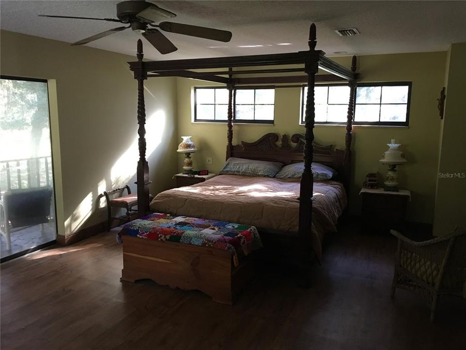 For Sale: $1,800,000 (3 beds, 2 baths, 3206 Square Feet)