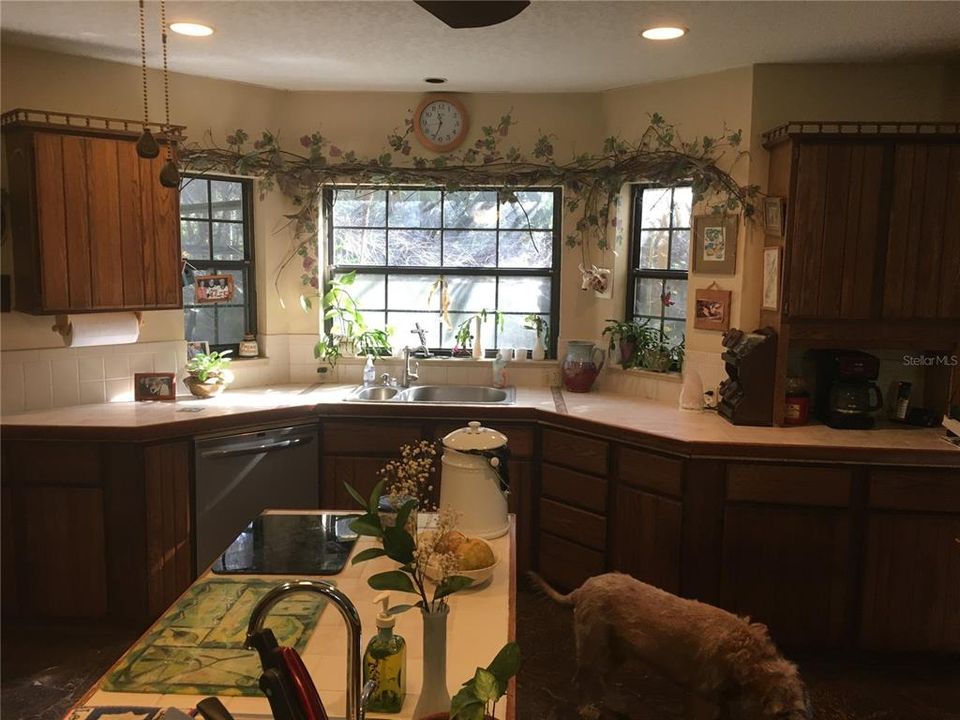 For Sale: $1,800,000 (3 beds, 2 baths, 3206 Square Feet)