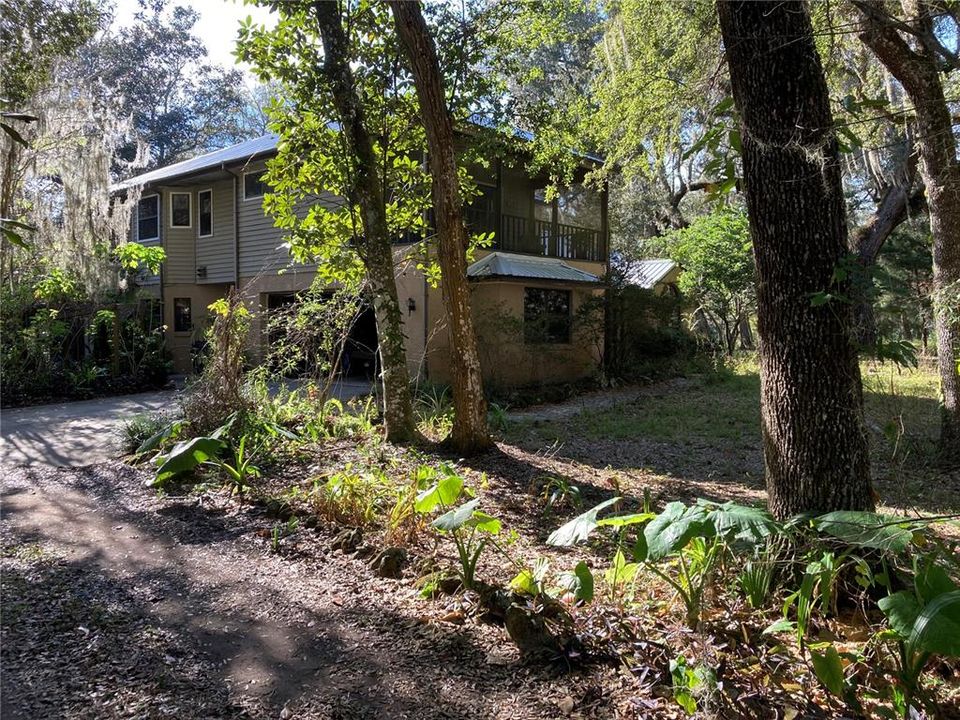 For Sale: $1,800,000 (3 beds, 2 baths, 3206 Square Feet)