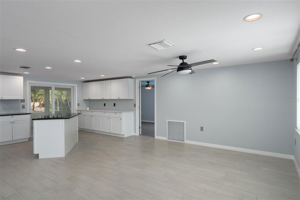 Activo con contrato: $455,999 (3 camas, 2 baños, 1312 Pies cuadrados)