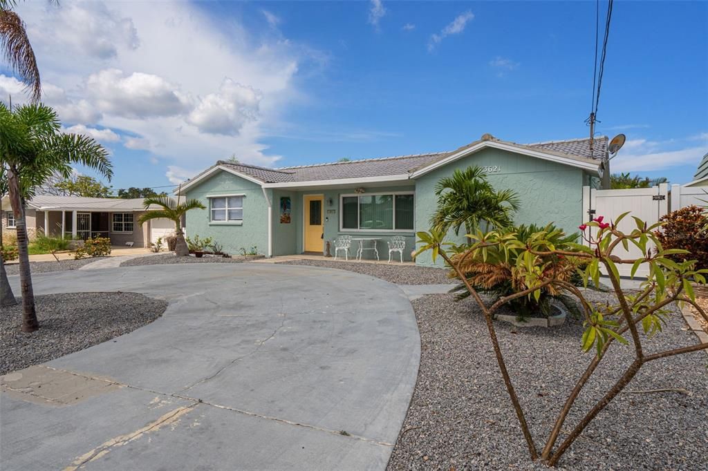 Activo con contrato: $455,999 (3 camas, 2 baños, 1312 Pies cuadrados)