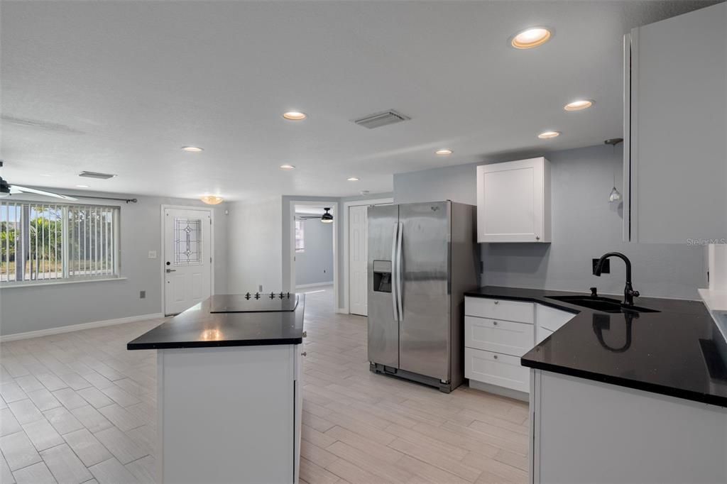 Activo con contrato: $455,999 (3 camas, 2 baños, 1312 Pies cuadrados)