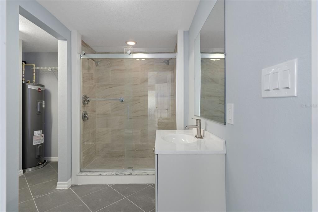 Activo con contrato: $455,999 (3 camas, 2 baños, 1312 Pies cuadrados)