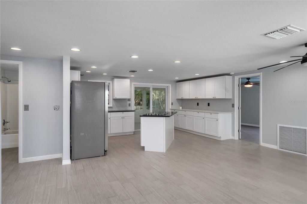 Activo con contrato: $455,999 (3 camas, 2 baños, 1312 Pies cuadrados)