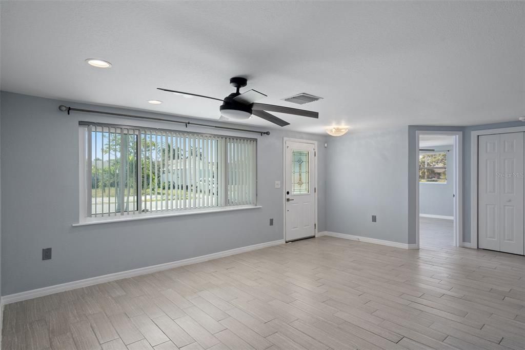 Activo con contrato: $455,999 (3 camas, 2 baños, 1312 Pies cuadrados)