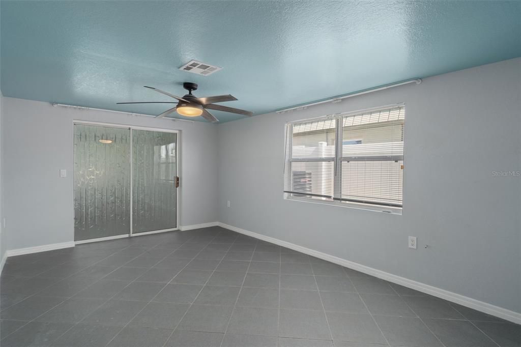 Activo con contrato: $455,999 (3 camas, 2 baños, 1312 Pies cuadrados)