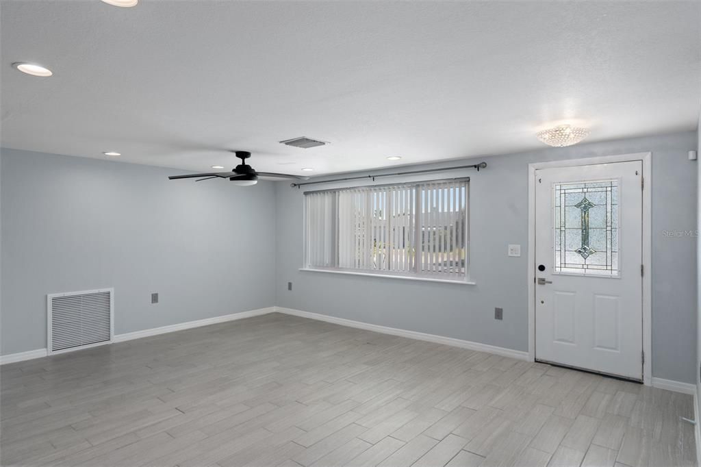 Activo con contrato: $455,999 (3 camas, 2 baños, 1312 Pies cuadrados)